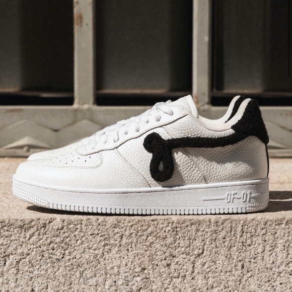 GF-01 by John Geiger 'White Pebbled Leather Black Chenille' - Picture 2 of 2